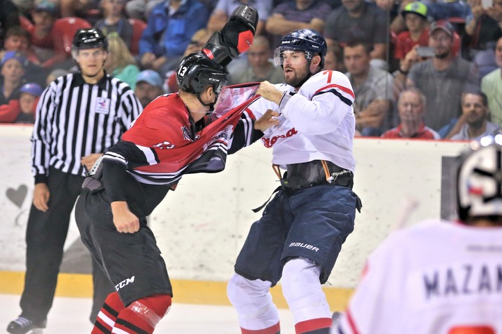 Slovan v generálke na novú sezónu v KHL podľahol Banskej Bystrici